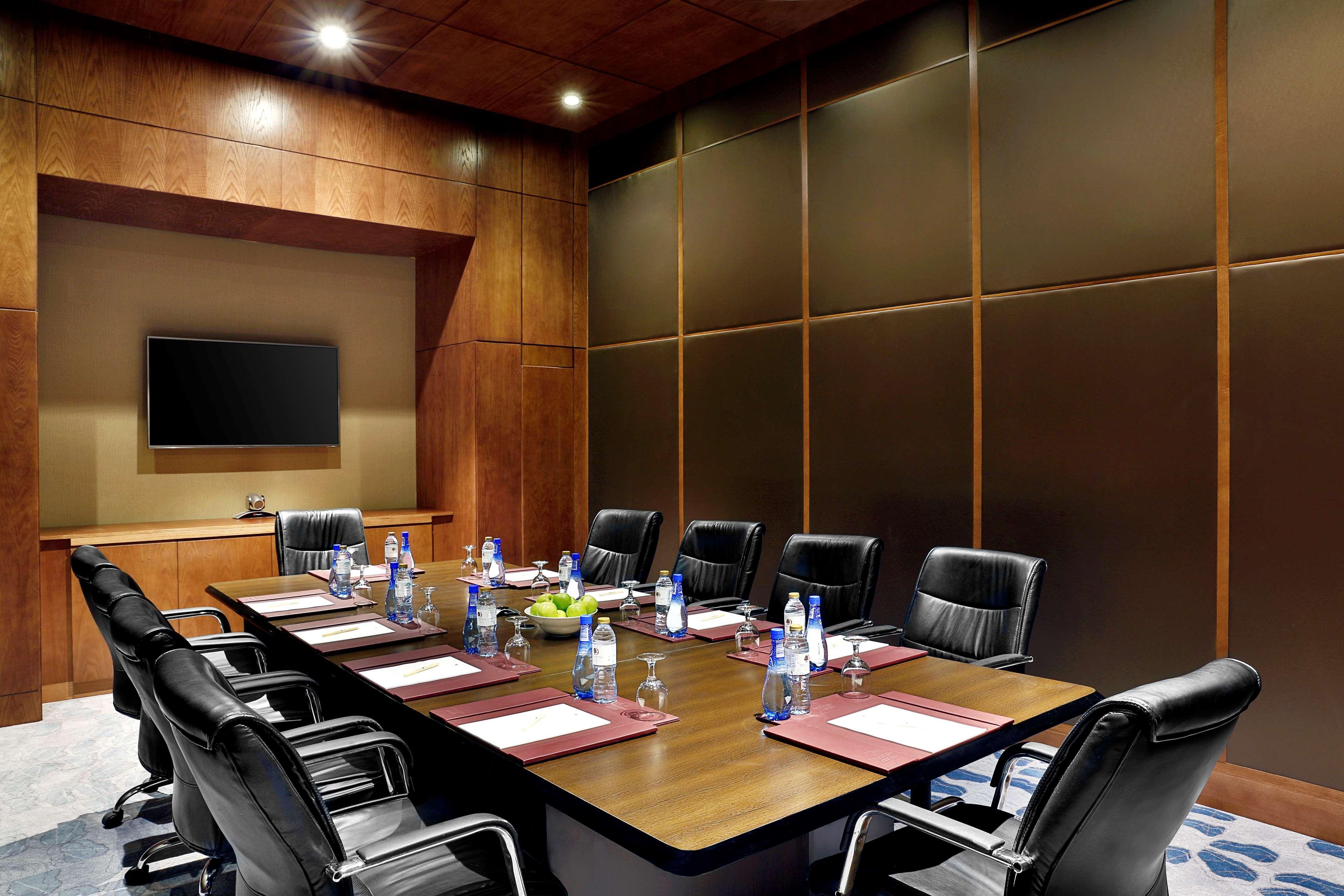 ダブル ツリー バイ ヒルトン リゾート ＆ スパ マルジャン アイランド ラアス・アル・ハイマ エクステリア 写真 Meeting room