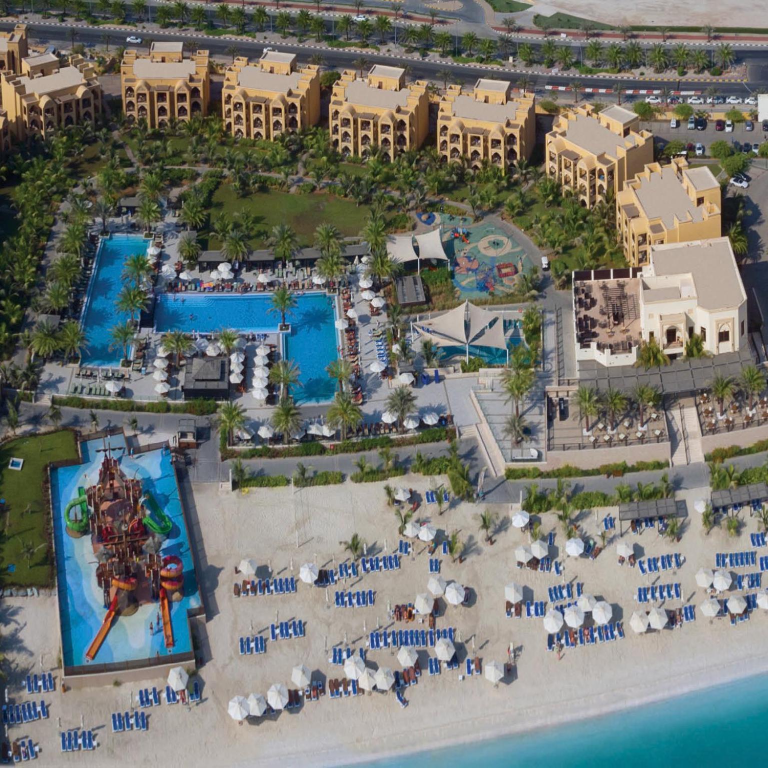 ダブル ツリー バイ ヒルトン リゾート ＆ スパ マルジャン アイランド ラアス・アル・ハイマ エクステリア 写真 Aerial view of Atlantis Paradise Island